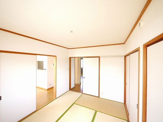 コンフォール（木津町）の和室|趣のある和室です