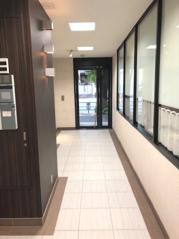 産広美工ビルのエントランス