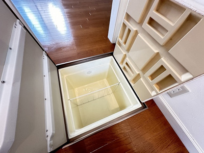 【収納】 | リンデンハウス | キッチンスペースにある床下収納です！食品・日用品の保存に便利ですよね☆調味料などの買い置きにもぴったり♪