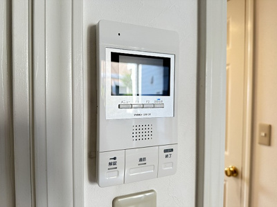 【セキュリティ】 | リンデンハウス | 防犯対策に有効なカメラ付きインターホン！突然の来客にもバッチリ対応できちゃいます☆