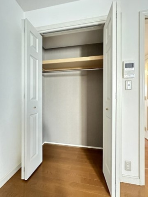 【収納】 | リンデンハウス | 洋室7.7帖のお部屋にあるクローゼットです☆お気に入りのお洋服もすっきり収納できます♪