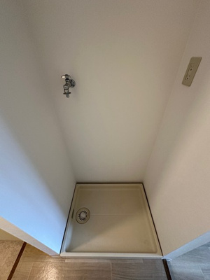 【展望】 | アイビーヒル | 玄関横にある室内洗濯機置き場です♪防水パンが付いているので万が一の漏水にも安心です！