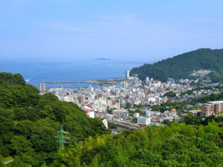 【展望】 | 共用部テラスからは熱海市街地、花火、相模湾、初島を一望できます♪