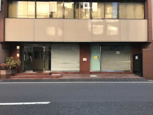 プレリービルの駐車場