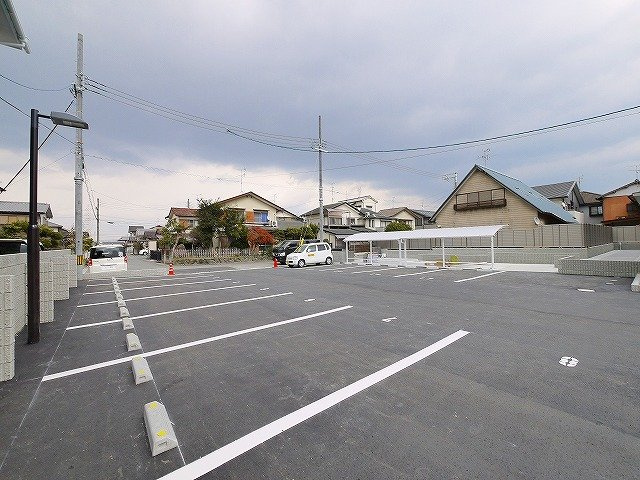 Arcareの駐車場|ゆとりのあるカースペースです