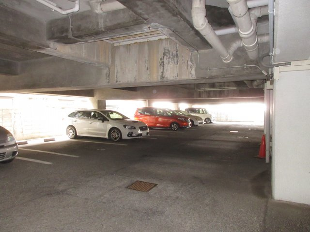 フォレスト大蔵の駐車場