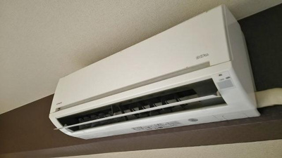 【設備】 | アルプハイツ梶ヶ谷 | 暑い夏や寒い冬に大活躍！リビングダイニングキッチンにあるエアコンです☆冷暖房完備で1年中快適に過ごせます♪