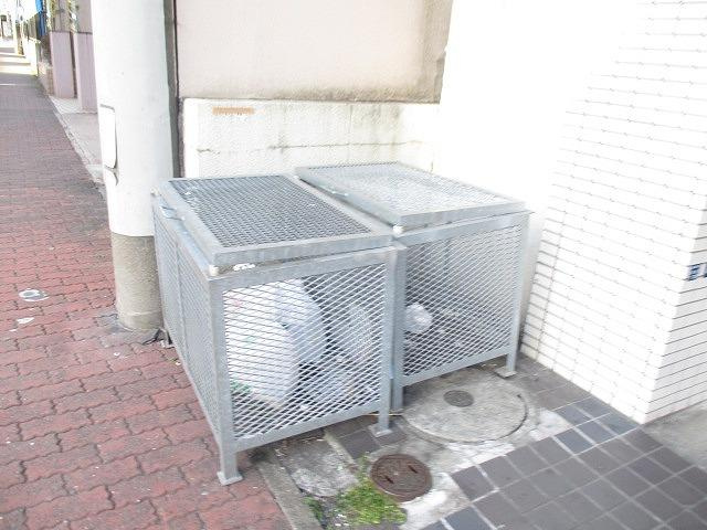 【その他共用部分】 | アルプハイツ梶ヶ谷 | 敷地内ごみ置き場でごみ出しもらくらく～♪忙しい社会人さんや主婦さんにはうってつけ！