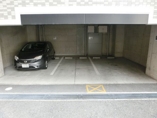 エスリード難波の駐車場