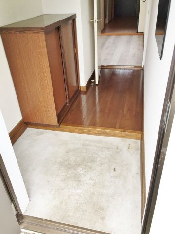 茂原市三ケ谷のアパートの玄関