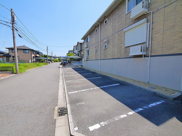 リビングタウンくにみ　Ｂ棟の駐車場|カースペースがあります