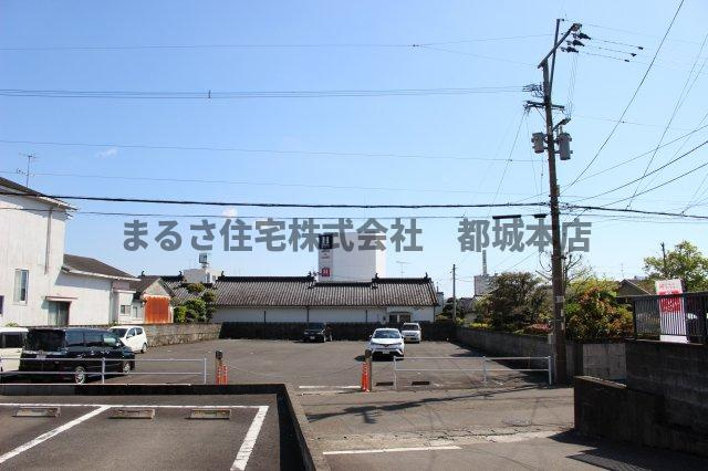 ロワイヤルヒルズ「水道料込み」の駐車場