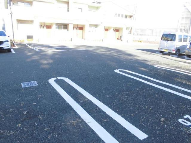 ビレッジヒルⅦの駐車場