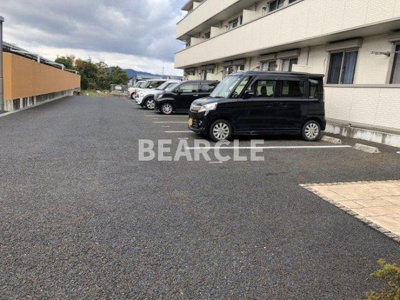 【駐車場】 | セヴェルSetaⅣ | 駐車場に車を止められます