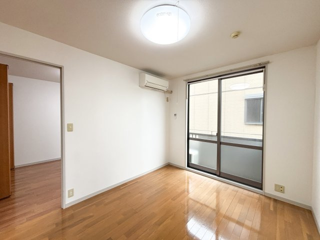 ファミーユ中野A棟の居間・リビング