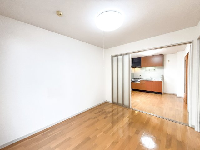 ファミーユ中野A棟の居間・リビング