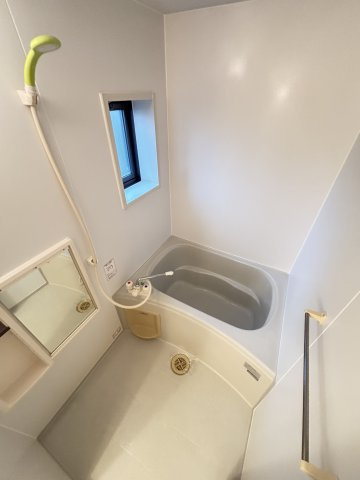 ファミーユ中野A棟の浴室