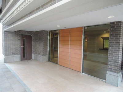 【エントランス】 | ナイスシティアリーナ武蔵小杉ブライトコート | JR横須賀線「武蔵小杉」駅徒歩5分の好立地！東急東横線「武蔵小杉」駅徒歩10分！JR南武線「武蔵小杉」駅徒歩11分の3線利用可能！