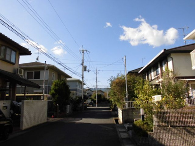 【前面道路含む現地写真】 | 大津市緑町11-2　中古戸建