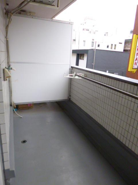 石山ビルのバルコニー