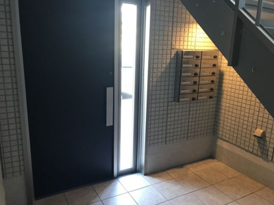 【エントランス】 | WISTERIA　PLACE　E・B・R | WISTERIA PLACE E・B・R（ウィステリアプレイス イービーアール）