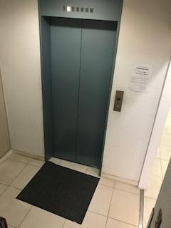 中央区日本橋蛎殻町１丁目の事務所のエントランス