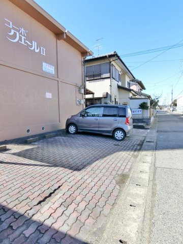 コーポクエールⅡの駐車場