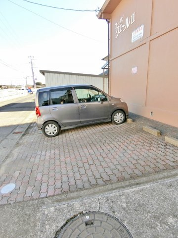 コーポクエールⅡの駐車場