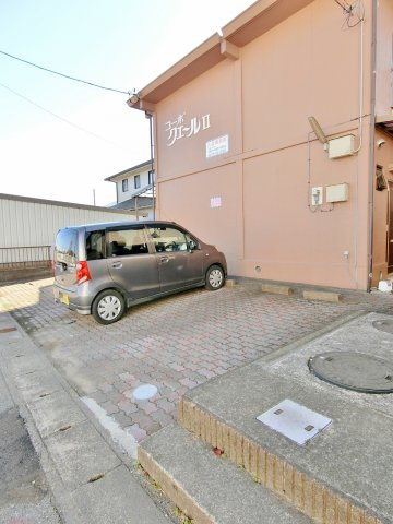 コーポクエールⅡの駐車場