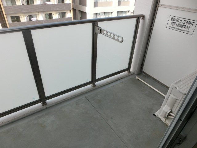 大阪市淀川区十三東１丁目の賃貸マンションのバルコニー