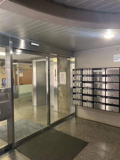 ビラ・ビアンカの玄関