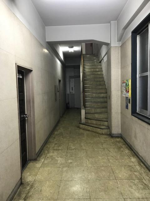 第一正明ビルのエントランス
