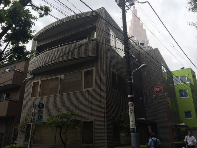 ノヴレスＭビルの外観