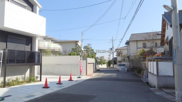 箕面市粟生新家５丁目　新築一戸建の周辺|前面道路は幅員約7ｍ以上で広々としています