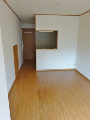 シャレー輝き　弐番館の居間・リビング