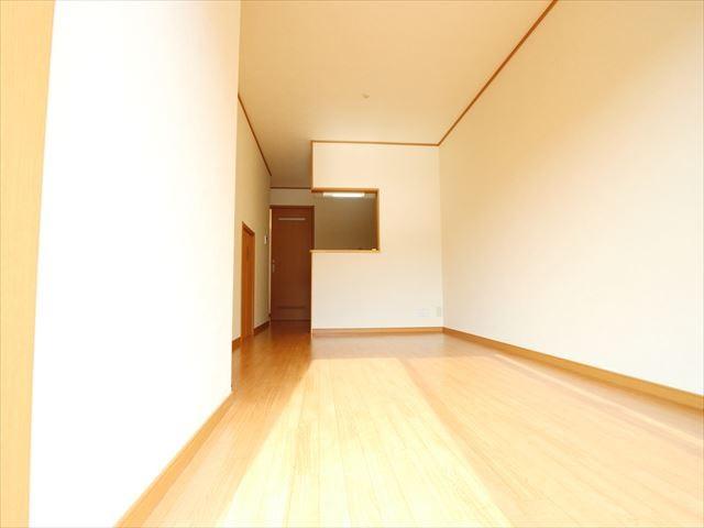 シャレー輝き　弐番館の居間・リビング