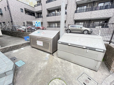 【その他共用部分】 | カロス新百合 | 敷地内ごみ置き場でごみ出しもらくらく～♪忙しい社会人さんや学生さんにもうってつけ！