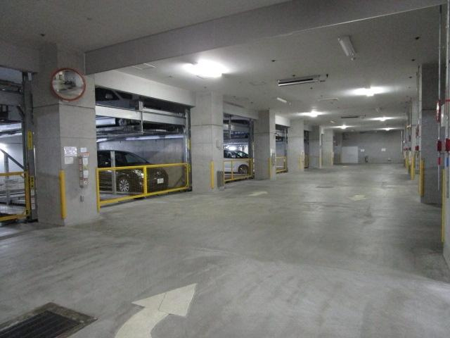 グランアルト加賀の駐車場