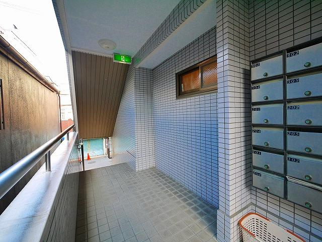 田村マンション（元町１丁目）のエントランス|ポストです