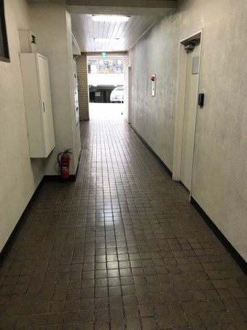 大澤ビルのエントランス