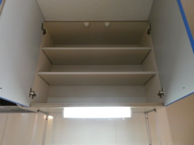 アヴァンス翼のキッチン|上棚収納