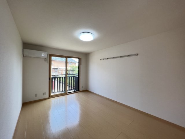 アヴァンス翼の洋室