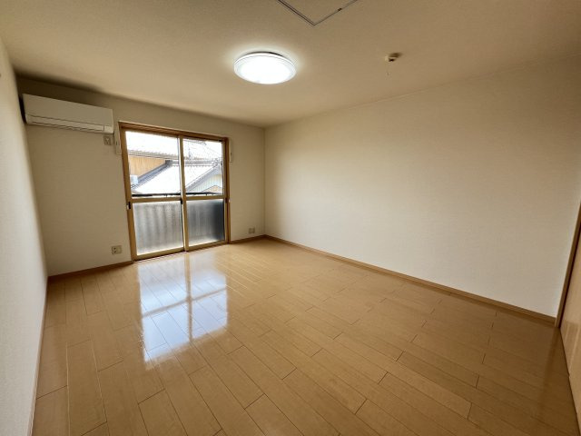 アヴァンス翼の洋室