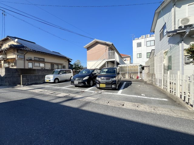 フレグランスレイC　の駐車場