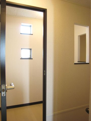 【収納】 | プラム | 内階段上がった横にも、収納スペースが有ります。（2Fのみ）