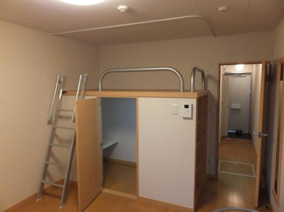 【居間・リビング】 | プラム | 造り付ベットタイプのお部屋です