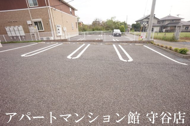 アヴニール・ヒルズの駐車場