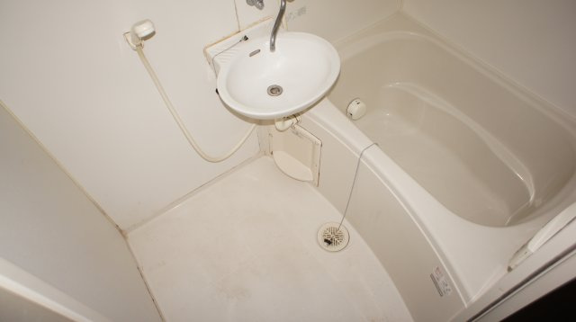 【洗面所】 | エクセレント宮本 | 2点ユニットの洗面所です