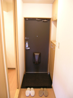 【玄関】 | ロイヤルヒル岩松Ⅱ