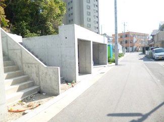 【前面道路含む現地写真】